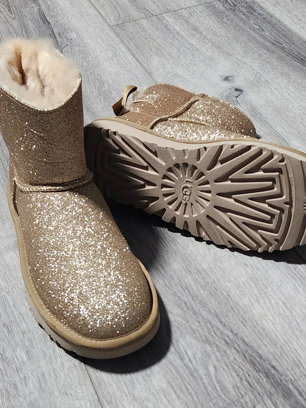 UGG nwob mini